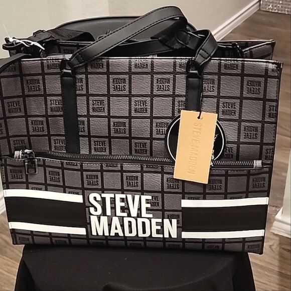 Steve Madden BOlivia Block Logo Tote Bag w/Detachable Crossbody & Wristlet - Picture 10 of 12